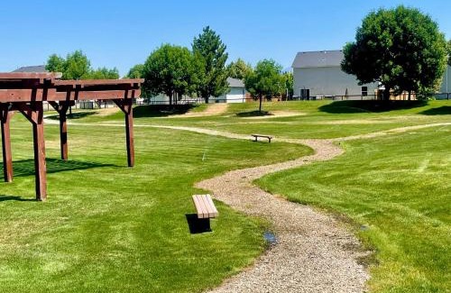 Meridian House | 4br Sleeps 9 Near Topgolf, Parks Wahooz Fun