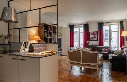 Quartier Saint-Georges Apartment | 4BR - Spacious, Bright & Central