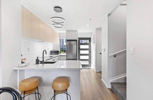 Auckland Apartment | 4BR Townhouse Perfect for Families I Zodiak Stays
