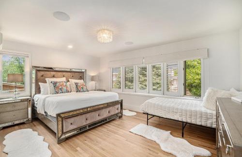 Cherry Creek House | 4br Townhouse Retreat W Gym & Sauna