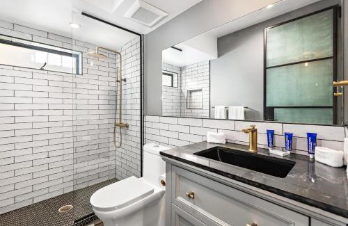 Los Angeles Apartment | 4BR Townhouse with Free Parking & Fast WiFi