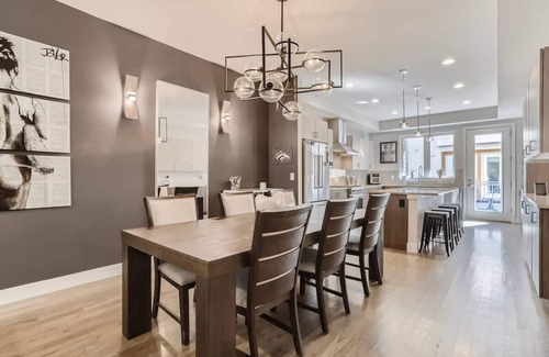 Highland House | 4BR Upscale Townhome/Roof Top w/Skyline Views