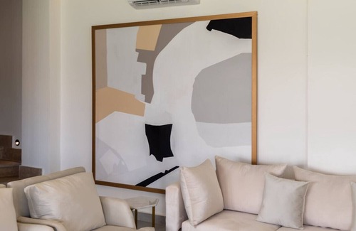 Cairo Villa | 4BR Villa with Private Garden | 15 mins from airport | 10 Mins from shopping pool | premium service