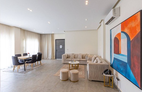 Cairo Villa | 4BR Villa with Private Pool | 15 mins from airport | 10 Mins from shopping pool | premium service