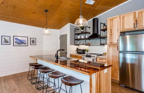 Leicester House | 4Brm,4Bth,5bds-Unique Roundhouse,mountain views-20 min from Asheville, sleeps 10