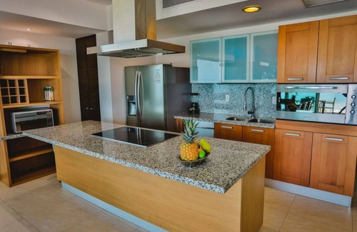 Cerritos Condo | 4G Beachfront condo with amazing views