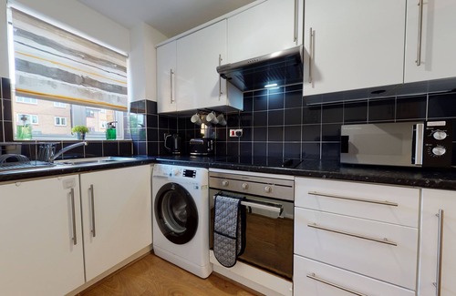 West Ham Apartment | 4Guests-Parking-2BR-FamilyFriendly