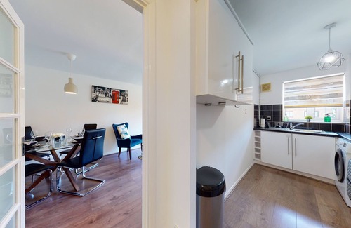 West Ham Apartment | 4Guests-Parking-2BR-FamilyFriendly