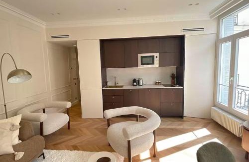 Faubourg-du-Roule Apartment | 4P 1BR - Fully Renovated with AC - Champs-Elysées