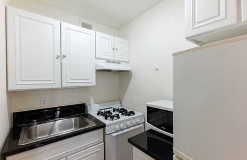 Midtown South Apartment | 4RW Chic Chelsea Studio