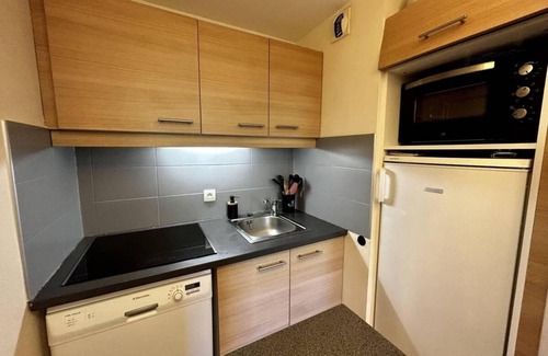 Plagne 1800 Apartment | 4th floor, view mountain, swimming pool, balcony, tv, ski locker, 54m², La Plagne