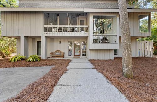 Oceanside House | 4th Row Beach House - Private Pool & Screened Porch - 10 Oyster Catcher Rd