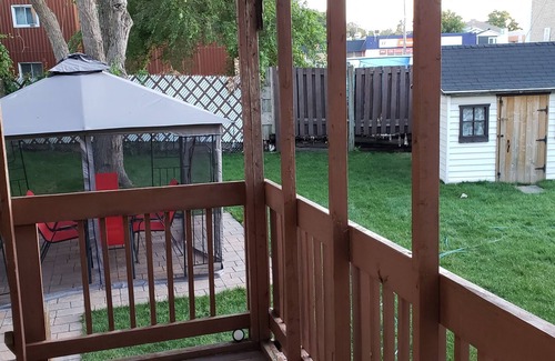 Laval House | 5 1/2 entièrement meublé & équipé dans un bungalow