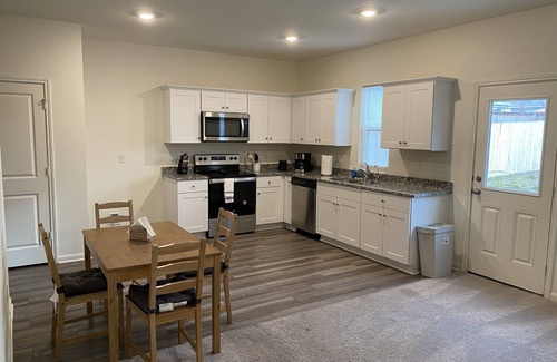 San Antonio House | 5-20 minutes to major attractions! Full House in San Antonio