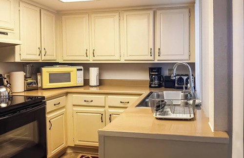Mesa Condo | 5,940 for 2 MONTHS - 2 months minimum - 2Be2Ba -Renovated - Immaculately Clean