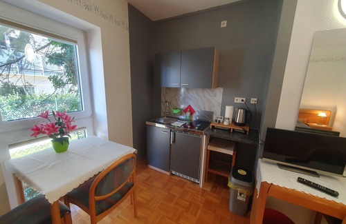 Zwingenberg Apartment | 5 ABM apartments for up to 10 people or more Apartments for 42 people