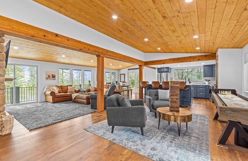 Post Falls Cabin | 5 ACRE CABIN above RIVER + DOWNTOWN. PRIVATE-VIEWS-NEWLY RENOVATED