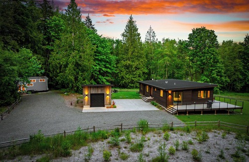 Bellingham House | 5-Acre Escape | Trails Lake 2 Luxe Stays