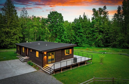 Bellingham House | 5-Acre Escape | Trails Lake 2 Luxe Stays