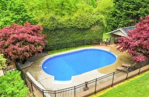 Fairview House | 5 Acre Estate: Pool/Hot Tub/Basketball/Fire Pit