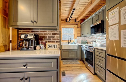 Tate Cabin | 5 acres/secluded/pet friendly