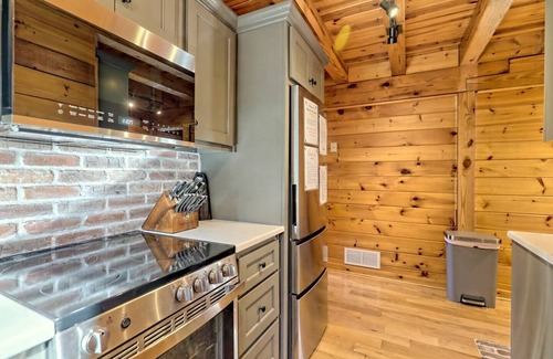 Tate Cabin | 5 acres/secluded/pet friendly
