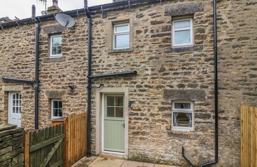 Fourstones Near Bentham Cottage | 5 BANK COTTAGE, pet friendly, with open fire in Bentham, Yorkshire