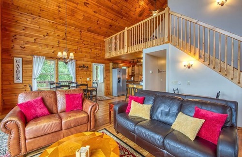 Waynesville Cabin | 5 BD 3 BA Log Cabin Sleep 13 Long Range Views Hot Tub, Game Room Wifi Garage