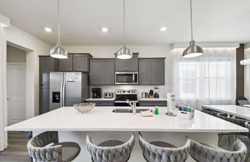 Four Corners House | 5 BD En-suites, Game Room, Pool, Sleeps 14, Disney