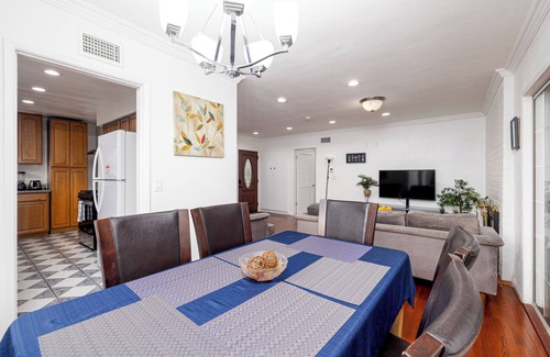 Bassett House | 5 BD with Natural Lighting, AC, W/D