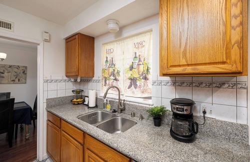 Bassett House | 5 BD with Natural Lighting, AC, W/D