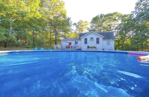 East Stroudsburg Villa | 5 BDR Poconos Villa ~ Large Hot Tub ~ Game Room ~ Privacy