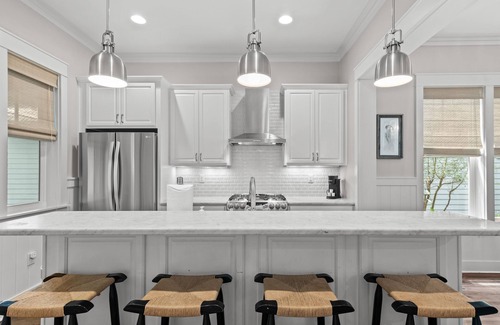 Watercolor House | 5 BDRM & 6 seat golf cart! On the green, everything for KIDS, 2 King BDRMs