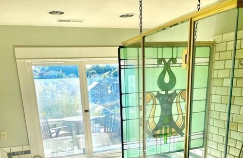 Queen Anne House | 5 BDRM Top Queen Anne Quiet home & 5 min 2 DT