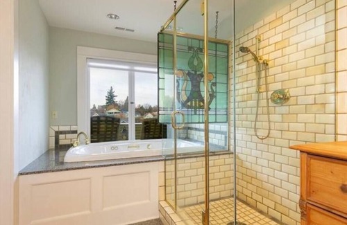 Queen Anne House | 5 BDRM Top Queen Anne Quiet home & 5 min 2 DT