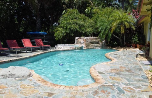 Birch Park Finger Streets Villa | 5 Bed 3.5 Bath Mediterranean Beach Villa - Perfect for Everyone