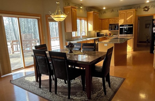 Green Bay House | 5 Bed/4 Bath 2.9 Miles to Lambeau Field and 1.9 Miles to Green Bay Airport .