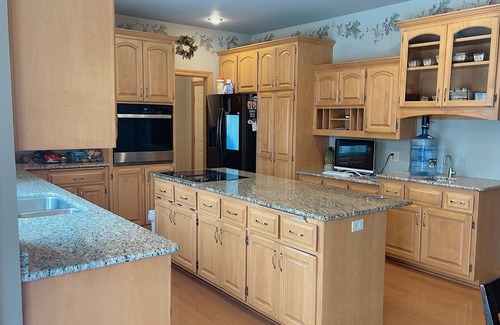 Green Bay House | 5 Bed/4 Bath 2.9 Miles to Lambeau Field and 1.9 Miles to Green Bay Airport .
