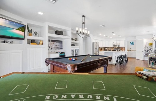 Glendale House | 5 Bed 4 Bath Home PREMIUM LOCATION Sleeps 16+ heated pool option and spa