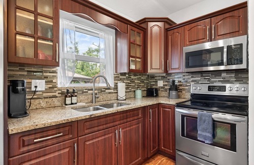 Lake Worth House | 5 bed Beach House on Lake with Hot Tub & Tiki Cabana!