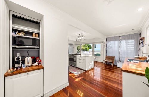 Clontarf House | 5-Bed Beachfront Bells Beach Bungalow, Lovely View