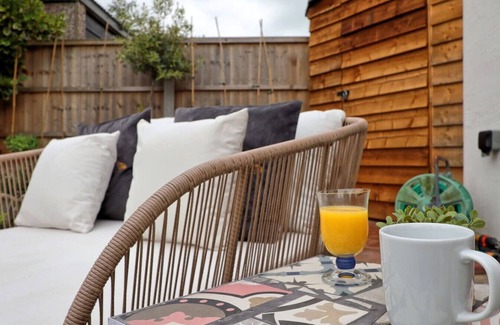 Southend-on-Sea House | 5 Bed, Garden, Parking with sofa Bed