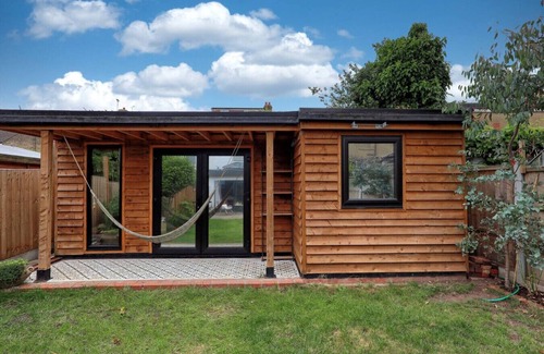 Southend-on-Sea House | 5 Bed, Garden, Parking with sofa Bed