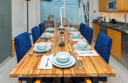 Parsons Green and Walham House | 5 bed Luxury House (Fulham Broadway)