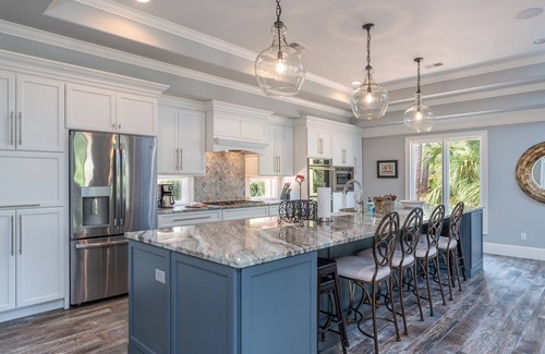 Bald Eagle West House | 5 Bed Sea Pines- Sleeps 17- Steps to Beach Access - Screened Pool, EV Charger