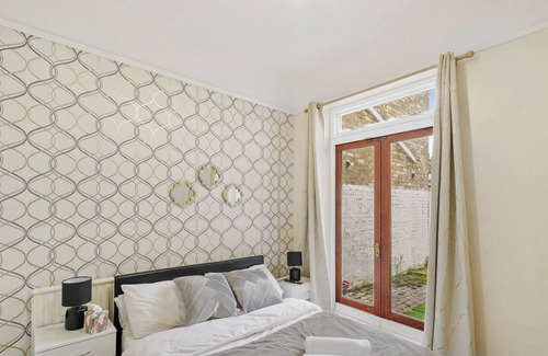 Chatham House | 5 Bed Townhouse~Long Stay Discount~Cinema Room~Wifi
