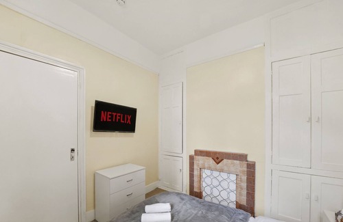 Chatham House | 5 Bed Townhouse~Long Stay Discount~Cinema Room~Wifi