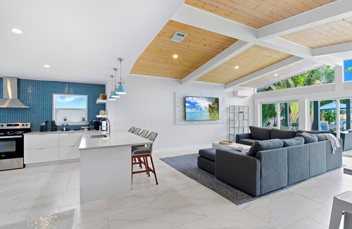 Indian Rocks Beach House | 5 Bed WTFT heated pool dock 6 seat golf cart