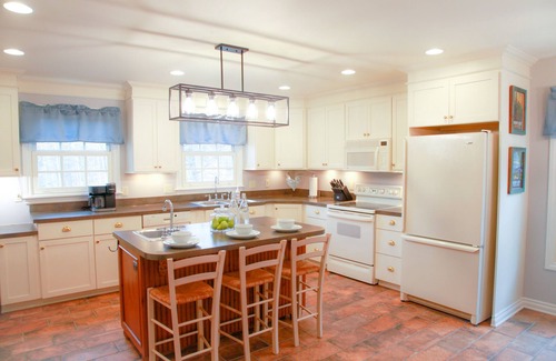 Lake Leelanau House | 5 bedrm 5.5 ba home-wooded setting-Lake Leelanau-Air-Pet ok-Hot Tub