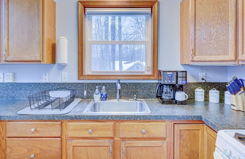 Thornhurst Ski Chalet | 5 BedRm w/ King Bed, Game Room, Fire Pit & Hot Tub